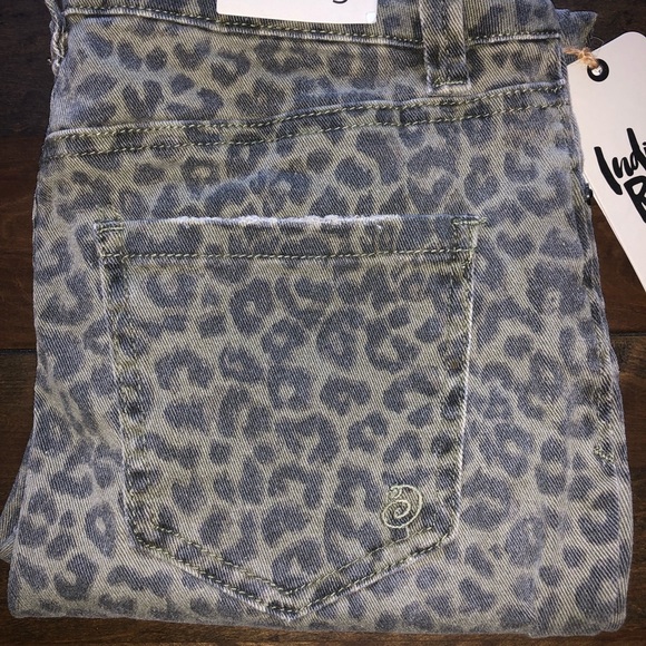 Indigo Rein Leopard Print Cropped Skinny Jeans - Picture 5 of 11